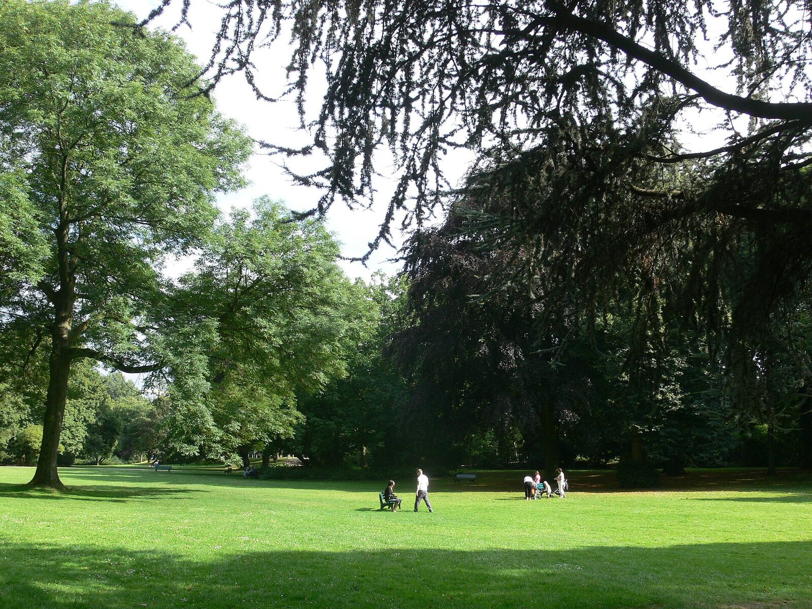 Draußen heiraten in Düsseldorf: Garten, Park und Wasser mit Plan B