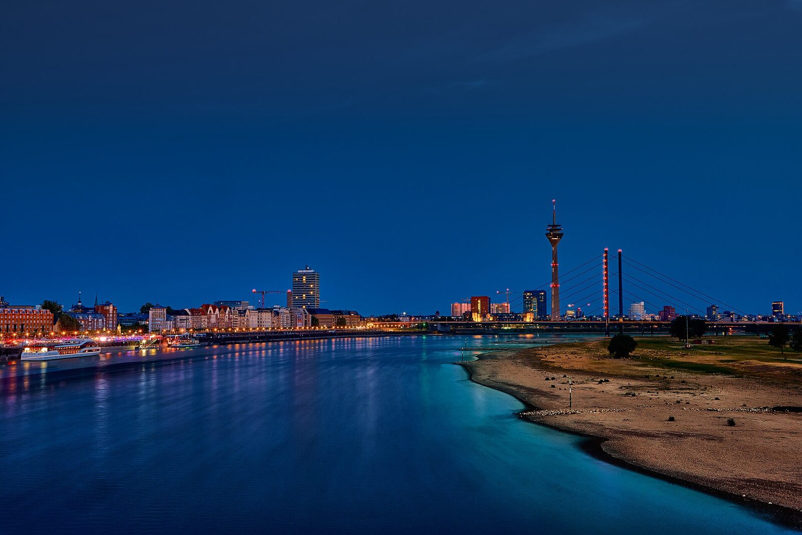 Heiraten am Rhein in Düsseldorf: Locations direkt am Wasser